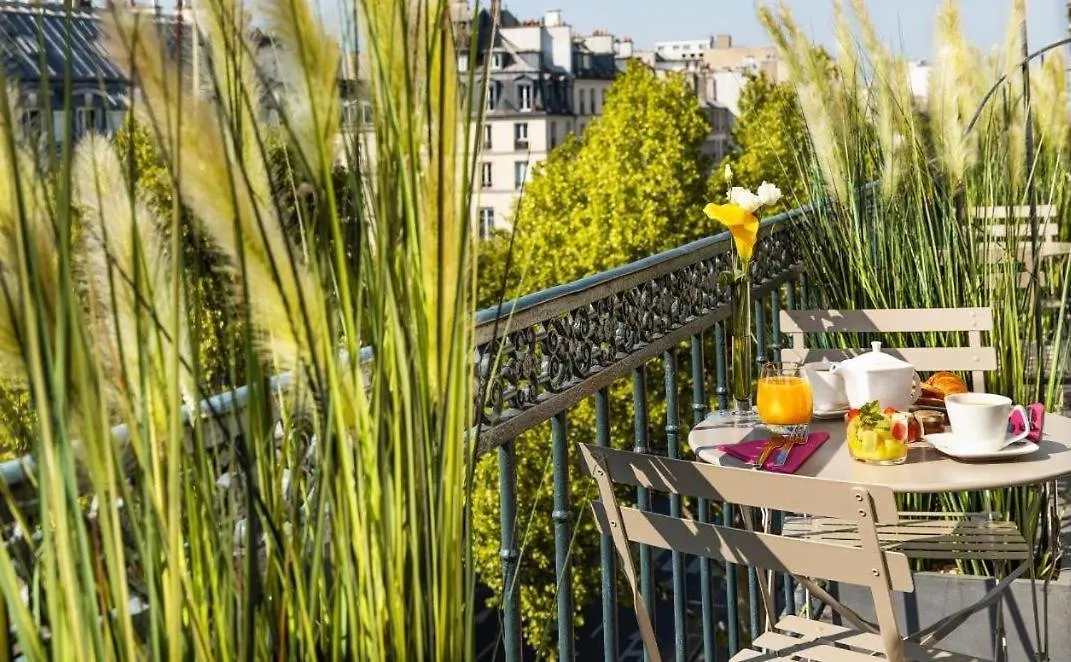 ホームステイ Chambre Proche Elysee パリ フランス